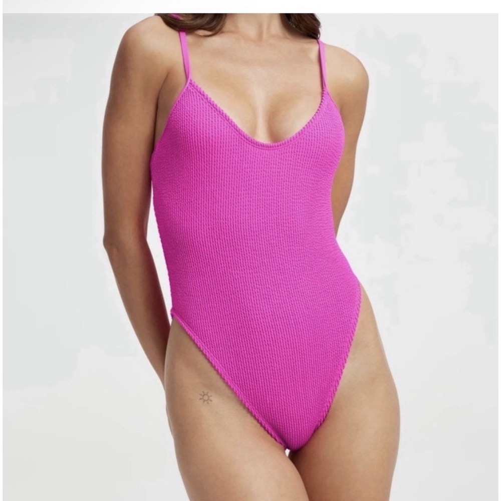 Good American One Piece Modern Swimsuit Size 5/6 2X-3X Hot Pink‎